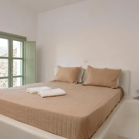 Theasis Apartment *