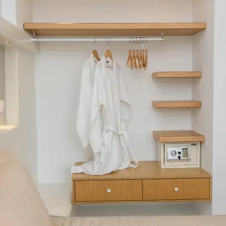 Apartment Theasis *